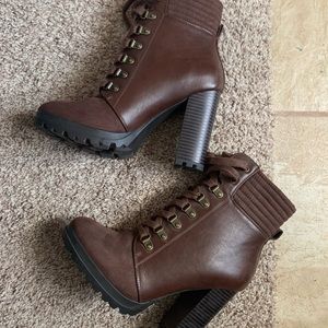 Women’s boots, never worn.